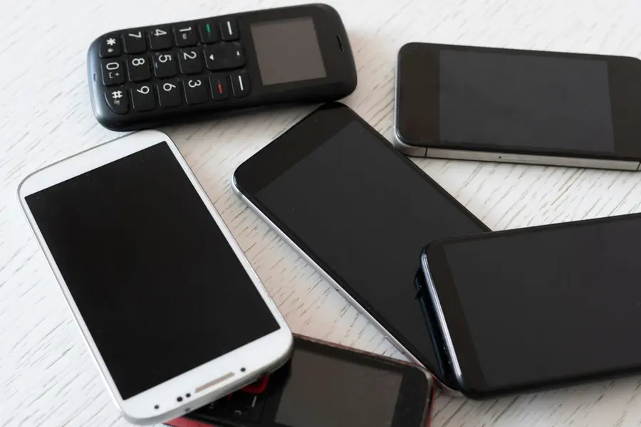 Over 100 mobile phones worth Rs 80 lakh stolen from shop in Kozhikode