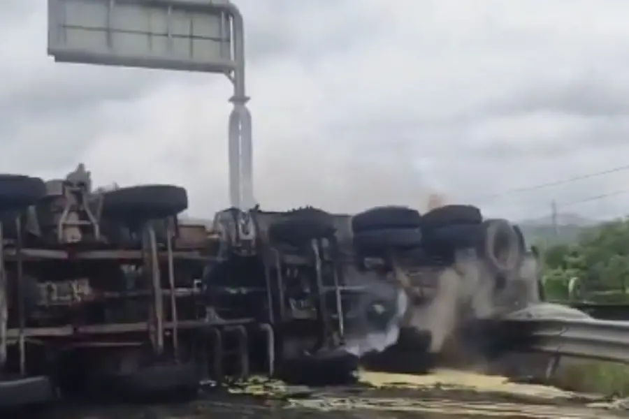 crude-oil-tanker-fire