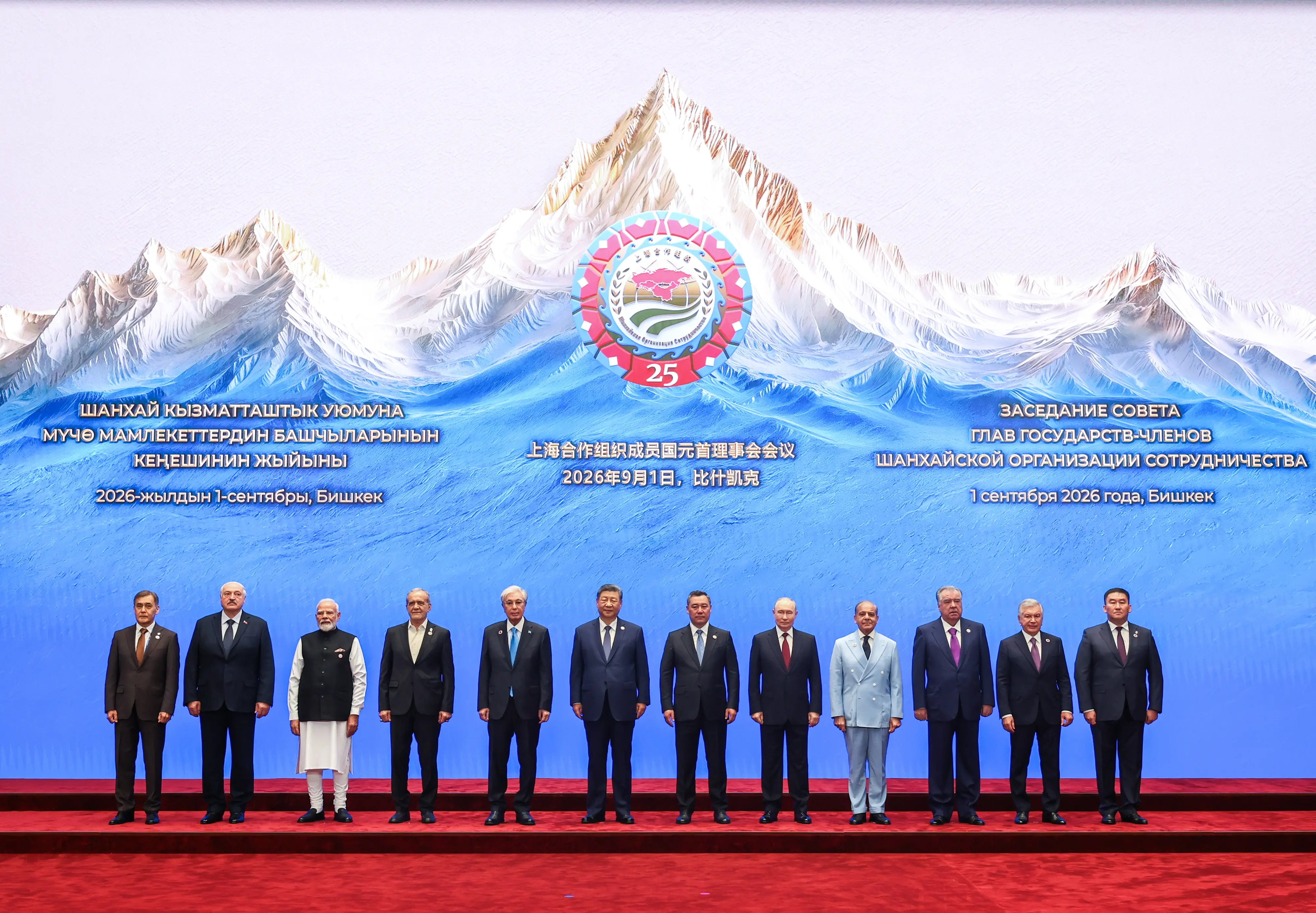 Prime Minister Narendra Modi, Chinese President Xi Jinping, Russian President Vladimir Putin, and Pakistan Prime Minister Shehbaz Sharif pose for a group photo with heads of state at the Shanghai Cooperation Organisation (SCO) summit, in Bishkek.| Photo: PTI