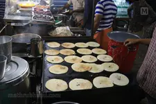 ദോശ കൊടുക്കാൻ വൈകിയതിന് തട്ടുകട തല്ലിത്തകർത്തു; സംഭവം കൊല്ലത്ത്