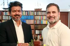2029-ൽ മാജിക് സംഭവിക്കും, രാഹുലിന്റെ കൈ പിടിച്ച് വിജയ് പ്രധാനമന്ത്രിയാവും- ടി.വി.കെ