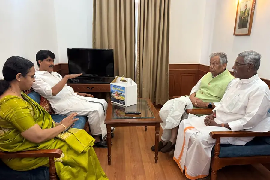 നാളികേര മേഖലയുടെ സമഗ്ര വികസനത്തിന് 500കോടിയുടെ ബൃഹത് പദ്ധതി: വിത്തുമുതൽ കയറ്റുമതിവരെ സമഗ്ര ഇടപെടൽ