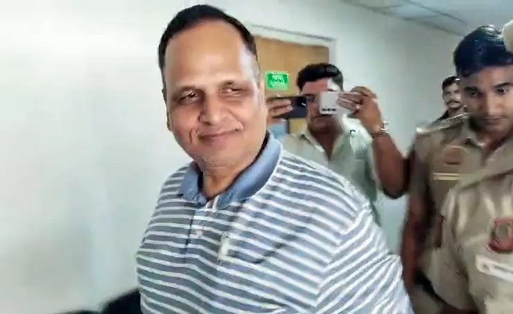 AAP leader Satyendar Jain being taken from Rouse Avenue court as court reserves order on the bail application in connection to Delhi Jal Board alleged scam case, in New Delhi.| Photo: PTI