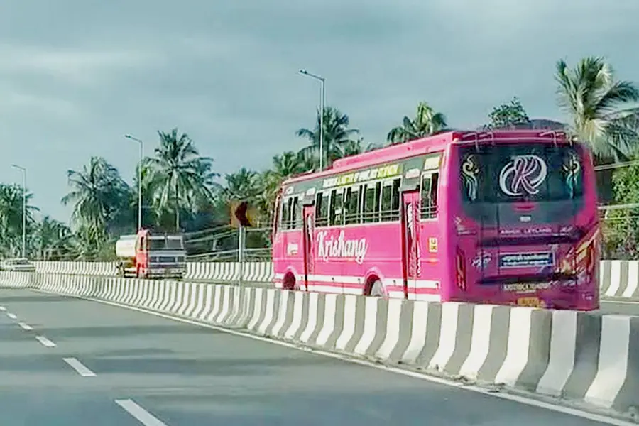 ആറുവരിപാതയിലെ അഴിഞ്ഞാട്ടം, 'കൃതിക'യെ തൂക്കി MVD; ഡ്രൈവറുടെയും കണ്ടക്ടറുടെയും ലൈസൻസ് തെറിച്ചു | Video
