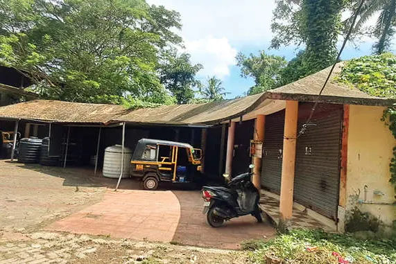 ആളില്ലാച്ചന്ത