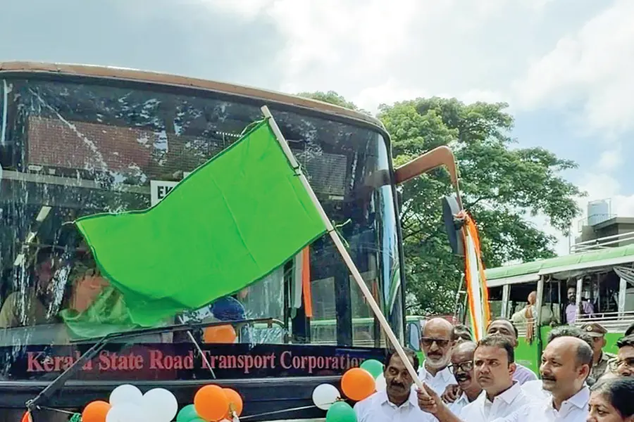 ഫോർട്ട്കൊച്ചിയിൽ നിന്ന് നെടുമ്പാശ്ശേരിയിലേക്ക് ലോ ഫ്ളോർ ബസ് സർവീസ് തുടങ്ങി
