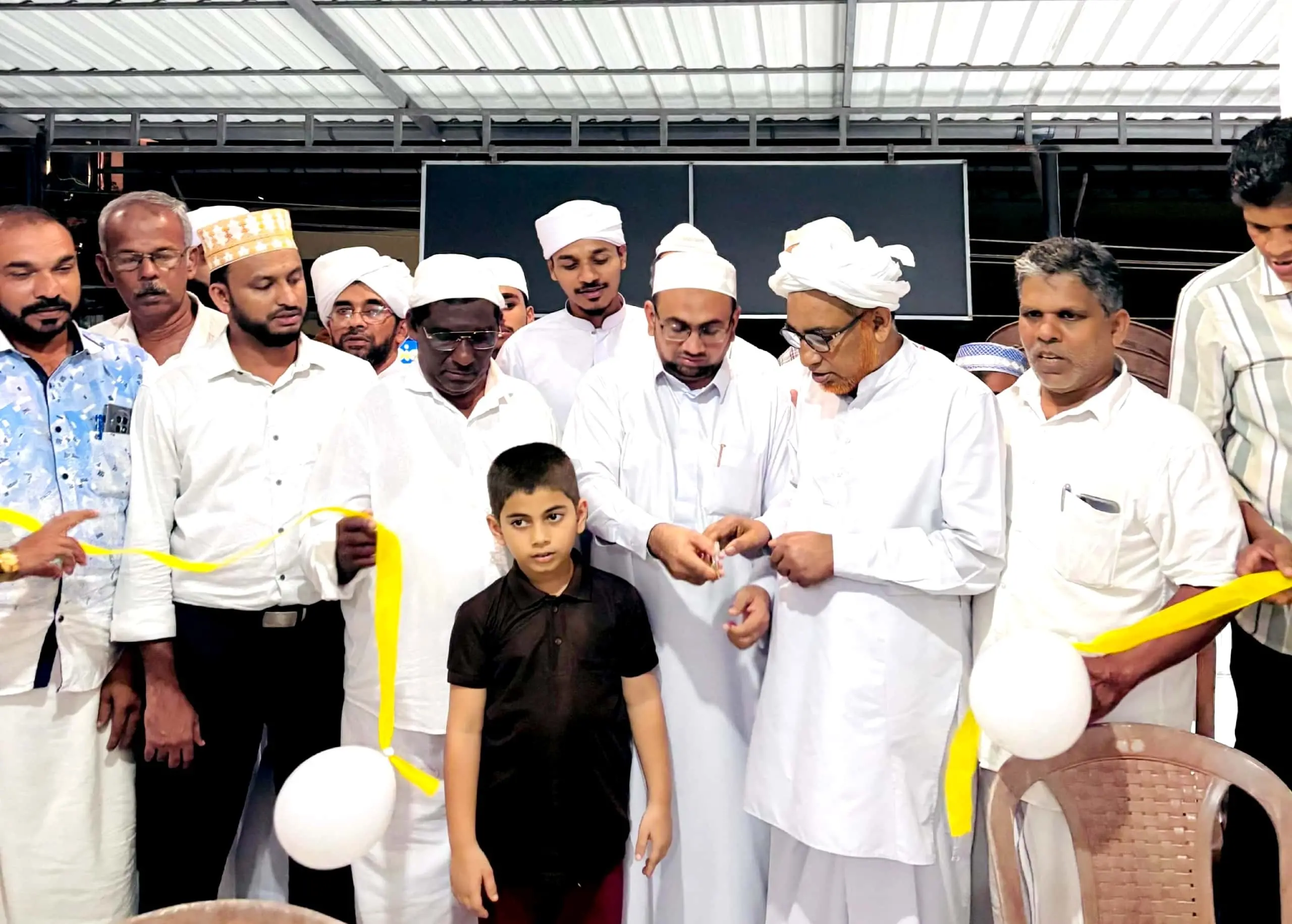 വാവാട് ആരംഭിച്ച സാന്ത്വനകേന്ദ്രം സാബിത്ത് അബ്ദുള്ള സഖാഫി ഉദ്ഘാടനംചെയ്യുന്നു