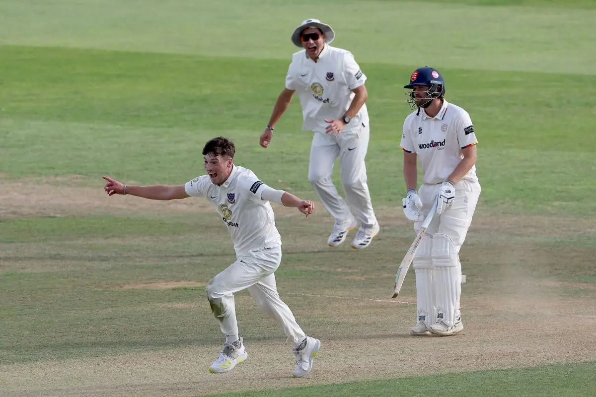 Henry celebrating with teammates. | Photo: Sussex Cricket/X