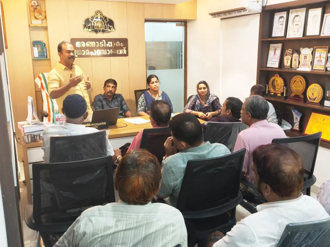ഓഡിറ്റോറിയം കാറ്ററിങ് ഉടമകളുടെ യോഗം ഷബീർ കറുമുക്കിൽ ഉദ്ഘാടനം ചെയ്യുന്നു