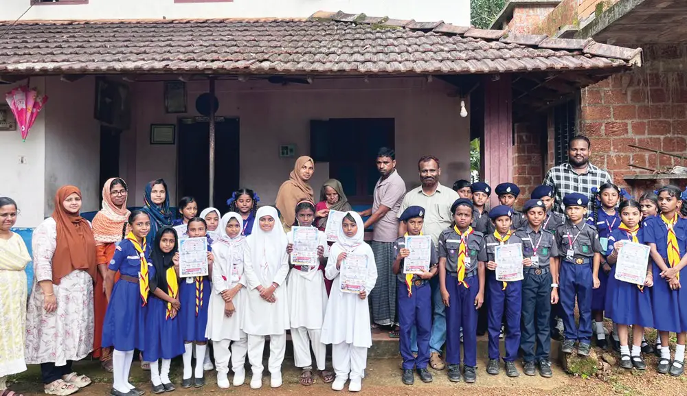 ചേങ്ങോട്ടൂര് സ്കൂള് വിദ്യാര്ഥികളുടെ രോഗപ്രതിരോധ ബോധവത്കരണവും ഗൃഹസന്ദര്ശനവും ഗ്രാമപ്പഞ്ചായത്തംഗം പി. കദീജ ഉദ്ഘാടനം ചെയ്യുന്നു