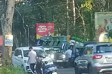 ഏറ്റുമാനൂരിൽ ടൂറിസ്റ്റ് ബസ്സുകൾ കൂട്ടിയിടിച്ച് അപകടം; വിദ്യാർഥികൾക്ക് പരിക്ക്