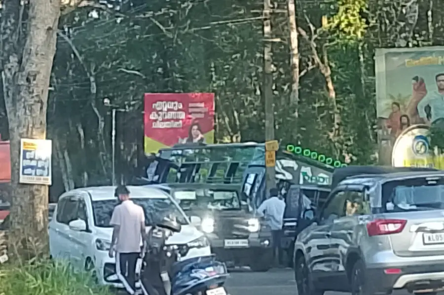 ഏറ്റുമാനൂരിൽ ടൂറിസ്റ്റ് ബസ്സുകൾ കൂട്ടിയിടിച്ച് അപകടം; വിദ്യാർഥികൾക്ക് പരിക്ക്