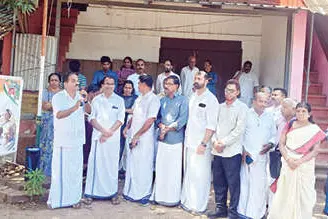 റോഡ് നന്നാക്കാൻ പ്രതിഷേധ കൂട്ടായ്മ നടത്തി