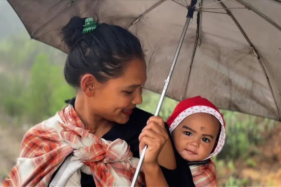 ഷില്ലോങ്ങിലേക്കുള്ള യാത്രക്കിടെ കൂടെ പോന്ന വഴിവക്കിലെ കുഞ്ഞുചിരി