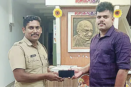കാനഡയ്ക്ക് ‘ഒളിച്ചോടിയ’ മൊബൈൽ ഫോണിനെ പത്തനംതിട്ടയിൽനിന്ന് കണ്ടെത്തി