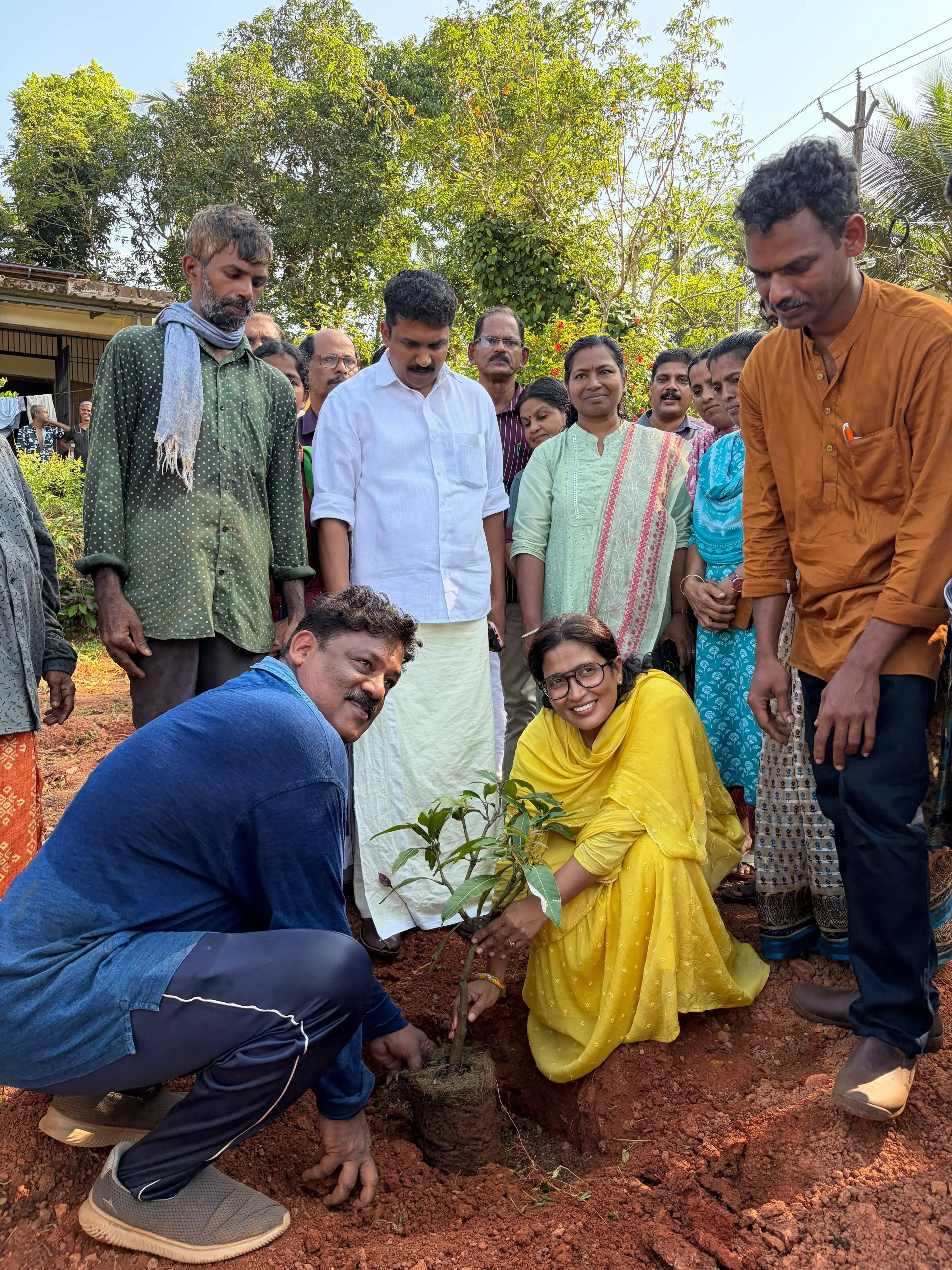 കുറ്റ്യാട്ടൂരിലെ ചെറുമാന്തോപ്പ് പദ്ധതി ജില്ലാപഞ്ചായത്ത് വൈസ് പ്രസിഡന്റ് അഡ്വ. ടി.ഷബ്ന ഉദ്ഘാടനം ചെയ്യുന്നു