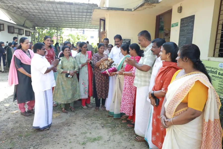 മുട്ടക്കോഴി വിതരണം