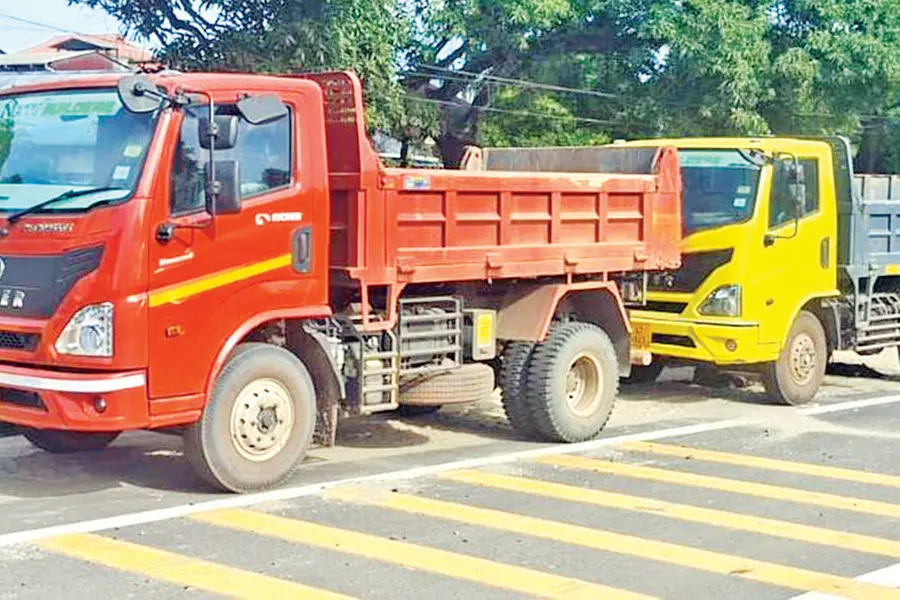 രാസമാലിന്യം: കോടതി ഇടപെട്ടതോടെ ലോറികൾ പിടിച്ചെടുത്തു