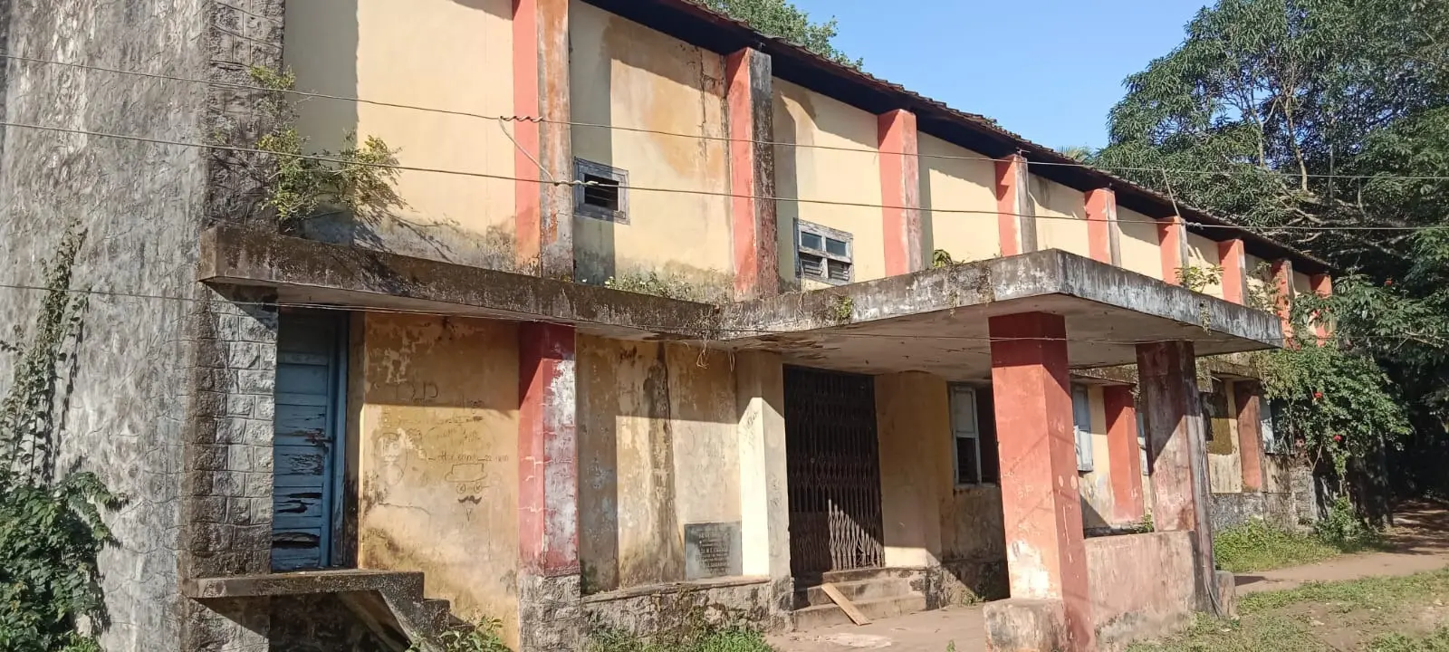 പൂട്ടിക്കിടക്കുന്ന മിനി തിയേറ്റർ
