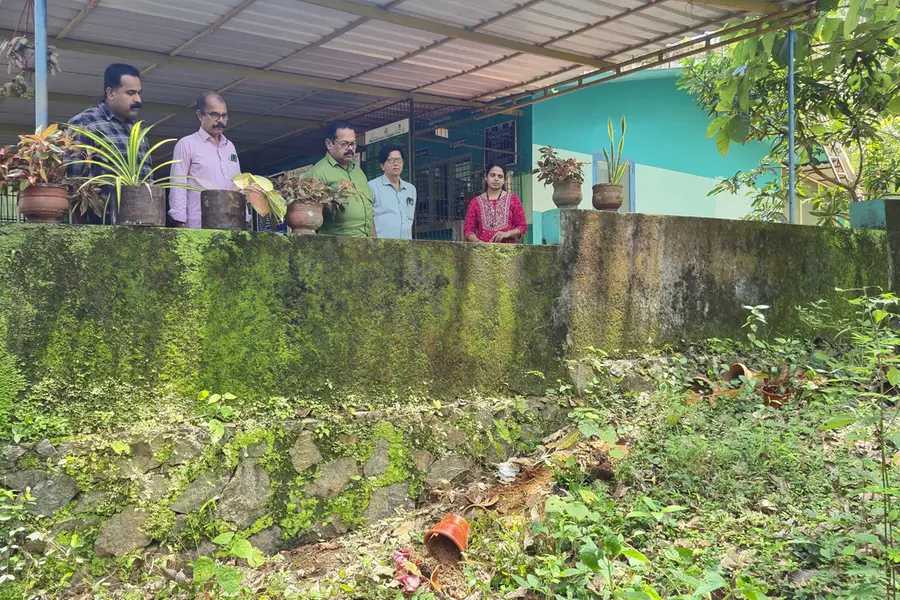 മാലൂർ ഗവ. ആയുർവേദ ആസ്പത്രിയിൽ സാമൂഹ്യവിരുദ്ധ ശല്യം