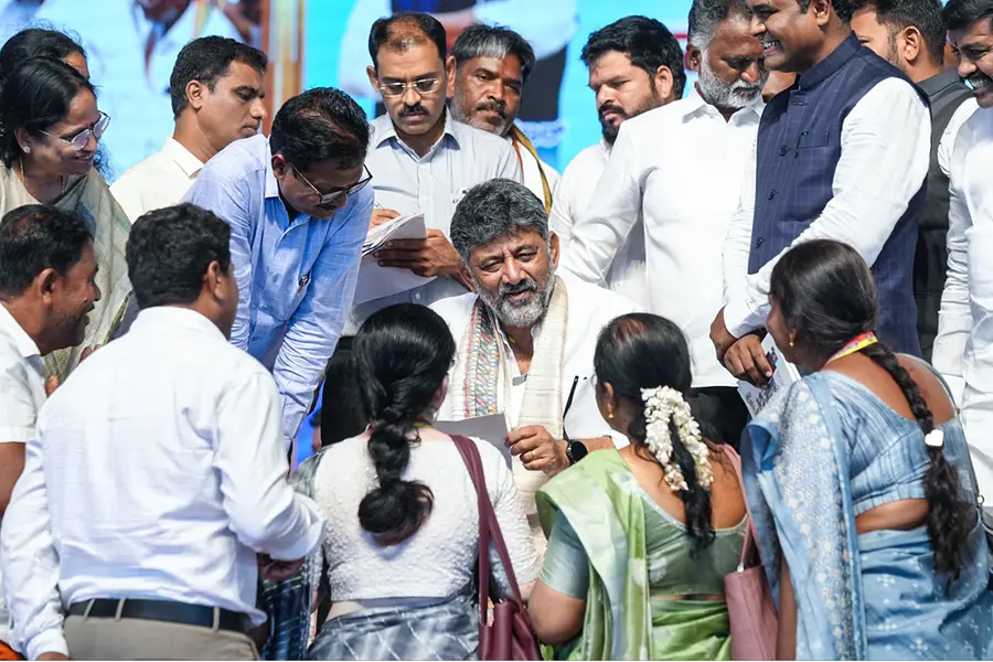 കർണാടകയിലെ അധ്യാപകർക്ക് ഇനി പേരിനുമുന്നിൽ 'Tr' എന്ന് ചേർക്കാം- പ്രഖ്യാപനവുമായി ഡി. കെ. ശിവകുമാർ
