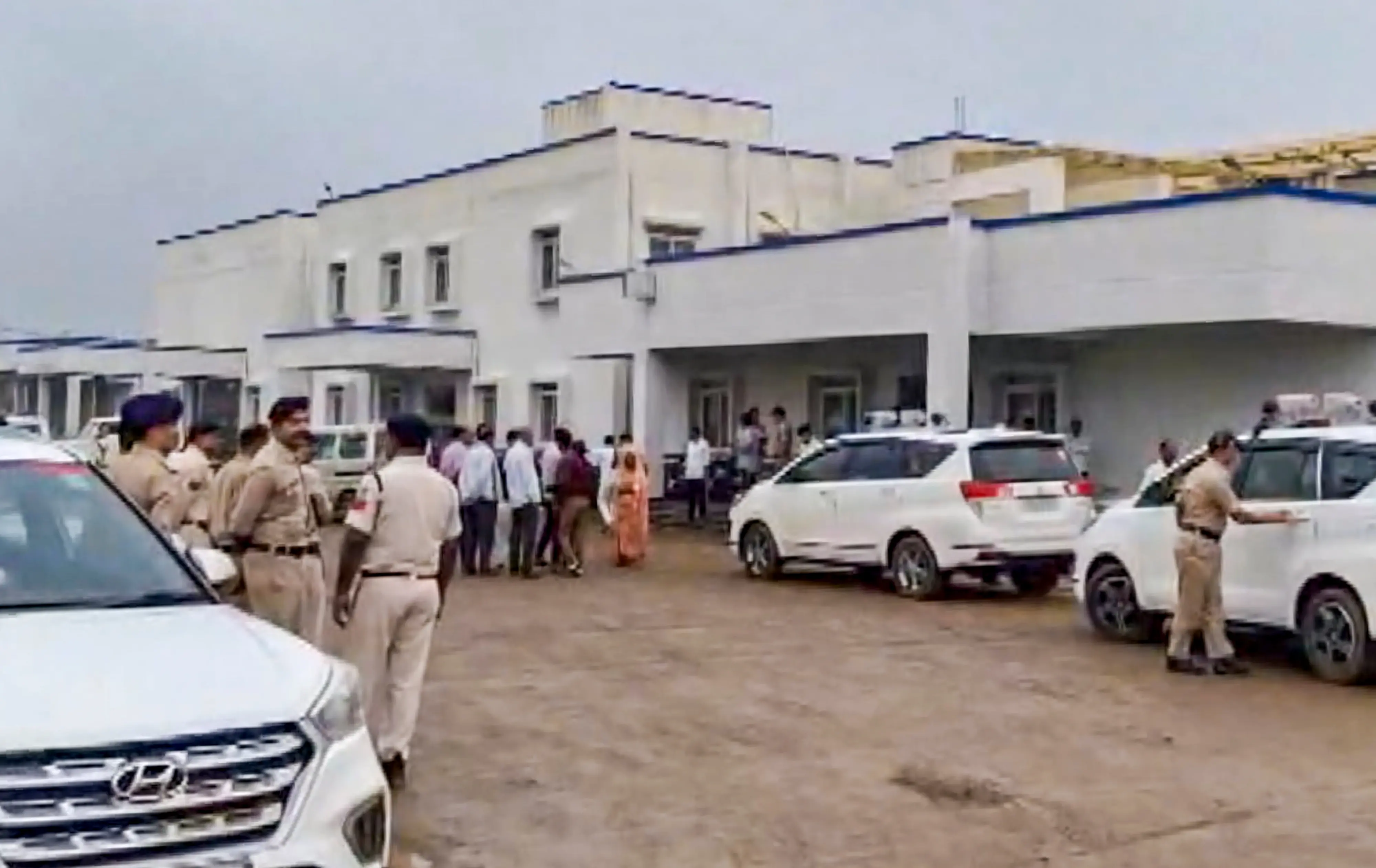 Police personnel conduct an investigation as they arrive at a hospital in Sagar, Madhya Pradesh | Photo: PTI