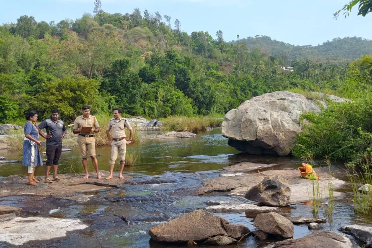 ഭവാനിപ്പുഴയിൽ ചാക്കിൽ കെട്ടിയനിലയിൽ മൃതദേഹം