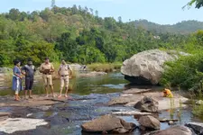 പുഴയിലൂടെ ഒഴുകിയെത്തിയ ചാക്കുകളിൽ കണ്ടെത്തിയത് യുവതിയുടെയും കുഞ്ഞിന്റെയും മൃതദേഹം;കൊലപാതകം? ദുരൂഹത