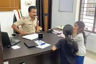 കുരുന്നുകളെ വരവേറ്റ് തിരൂർ പോലീസ്
