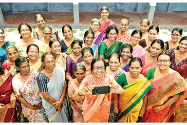 കൊഴിഞ്ഞുവീണത് അൻപത്‌ വർഷങ്ങൾ: ഓർമ്മകളുടെ മുറ്റത്ത് വീണ്ടുമൊരു ഒത്തുചേരൽ