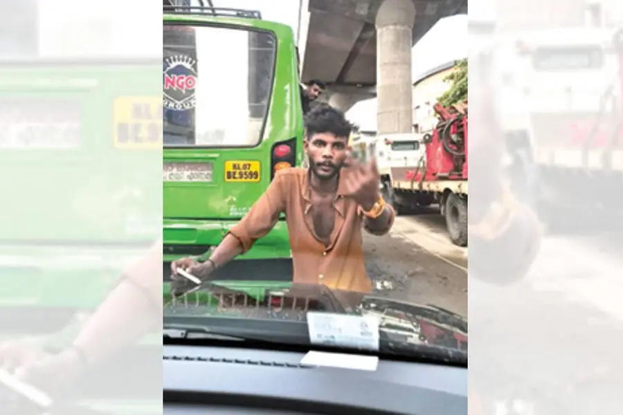 ‘വഴിതടയൽ വീരന്’ പോലീസിന്റെ ഉദാരത; ചുമത്തിയത് നിസ്സാര വകുപ്പുകൾ, സ്റ്റേഷൻ ജാമ്യം അനുവദിച്ചു