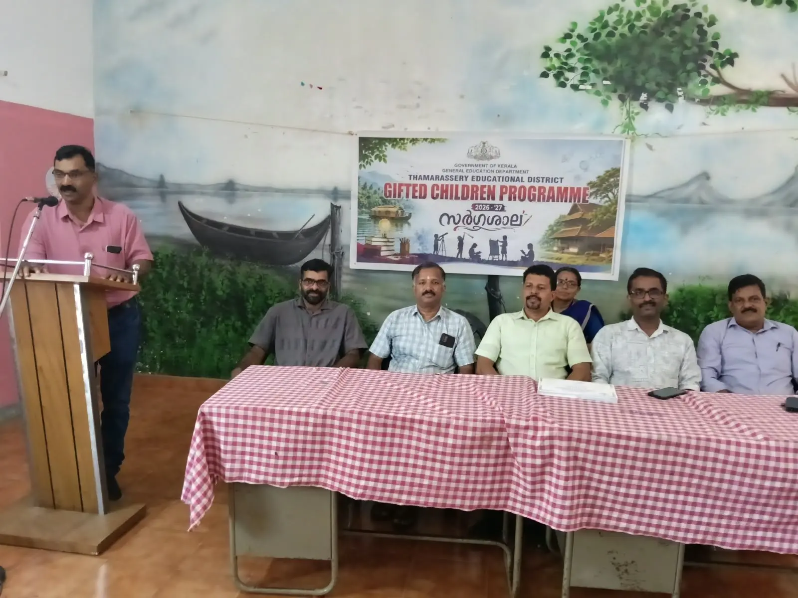 ഗിഫ്റ്റഡ് ചില്‍ഡ്രന്‍ പദ്ധതിയുടെ ഈ വര്‍ഷത്തെ പ്രവര്‍ത്തനങ്ങള്‍ ഡയറ്റ് പ്രിന്‍സിപ്പല്‍ ഡോ. യു.കെ. അബ്ദുന്നാസര്‍ ഉദ്ഘാടനംചെയ്യുന്നു