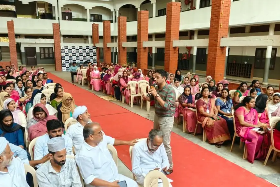 ഒരു സ്കൂളിലെ മുഴുവൻ ജീവനക്കാരേയും അടിയന്തര ജീവൻ രക്ഷാ മാർഗങ്ങളിൽ പ്രാപ്തരാക്കി