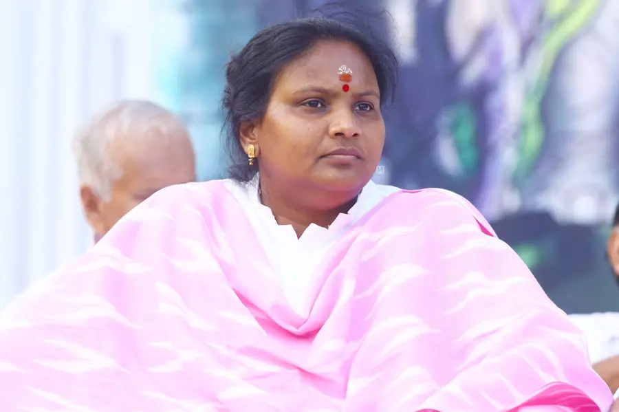 പാർട്ടി നടപടിക്ക് പുല്ലുവില; കോൺഗ്രസ് സസ്പെൻഡ് ചെയ്തയാളെ അഡീ.പിഎ ആക്കണമെന്ന് രമ്യാ ഹരിദാസ്
