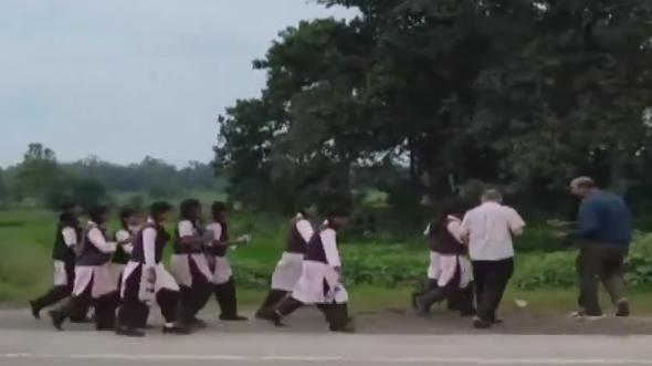 Over 100 girls walk 20 km to meet collector over hostel, teaching issues in Chhattisgarh’s Surguja | Mathrubhumi English
