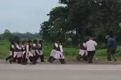 Over 100 girls walk nearly 20 km to meet collector over hostel, teaching issues in Chhattisgarh