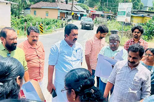 വാളക്കോട് പാലം: സംയുക്തപരിശോധന നടത്തി