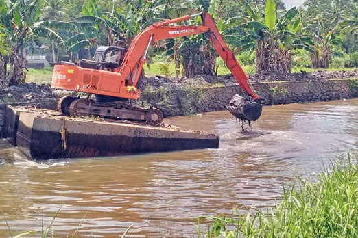 കരിപ്പുഴത്തോടിന്റെ ആഴംകൂട്ടൽ; ഒന്നാംഘട്ടം തുടങ്ങി