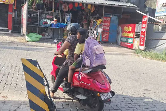 ഈ റിഫ്ലക്ടറിനോട് ആർക്കാണിത്ര വിരോധം...