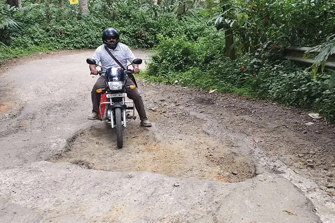റോഡാണത്രെ..റോഡ്