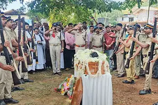 കെ.ജെ. ജോൺസന്‌ നാടിന്റെ യാത്രാമൊഴി