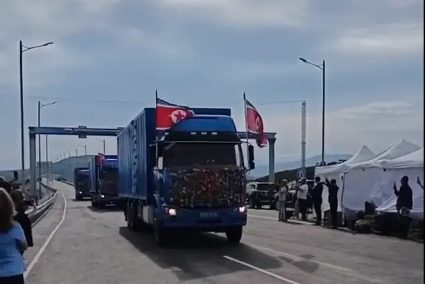 Trucks passing through the first cross-border road bridge over the Tumen River | Photo: X/@Gerashchenko_en
