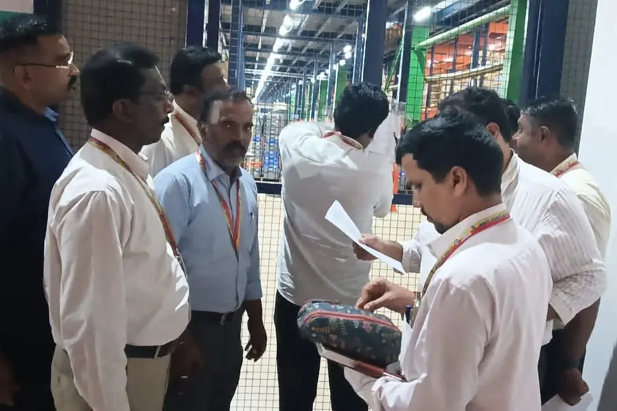 ആമസോൺ, സ്വിഗ്ഗി ഇൻസ്റ്റാമാർട്ട് ഗോഡൗണുകളിൽ മിന്നൽ റെയ്ഡ്; പഴകിയ ഭക്ഷ്യവസ്തുക്കളും അനധികൃത മരുന്നുകളും പിടിച്ചെടുത്തു