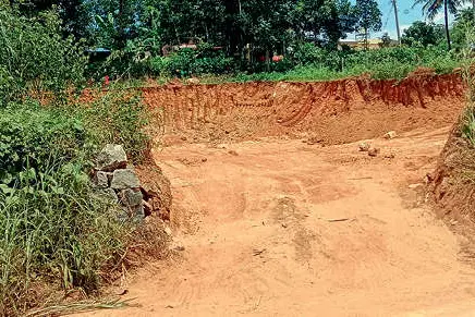 ഖനനവും കടത്തും അവധിദിനങ്ങളിലും