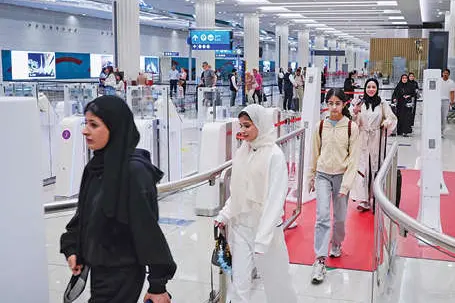 3.4 സെക്കൻഡിൽ ഇമിഗ്രേഷൻ; ദുബായിയുടെ 'റെഡ് കാർപെറ്റിലൂടെ' 7.45 ലക്ഷം യാത്രക്കാർ