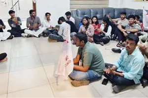 അറിയിപ്പില്ലാതെ ചിറ്റൂർ കോളേജിന് അവധി; എസ്.എഫ്.ഐ. പ്രതിഷേധിച്ചു