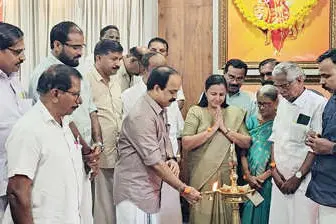 പിണറായി വിജയൻ പൊതുപ്രവർത്തനത്തിൽനിന്ന് മാറിനിന്ന് അന്വേഷണം നേരിടണം -വി.കെ. സജീവൻ
