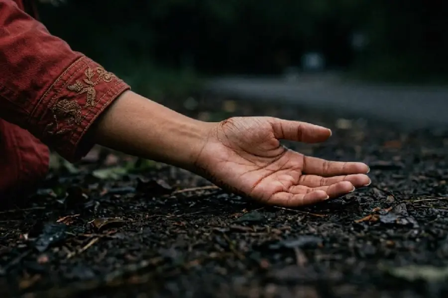 യുവാവിനൊപ്പമുള്ള വീഡിയോ പ്രചരിച്ചു; യുവതിയെ അച്ഛനും സഹോദരനും ചേർന്ന് കൊന്നു, റോഡപകടമായി ചിത്രീകരിച്ചു