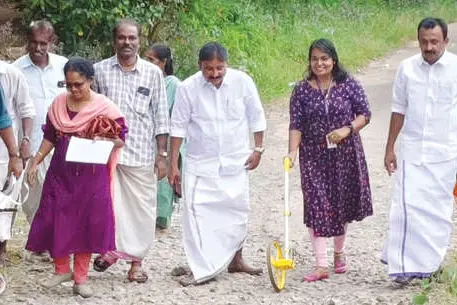പൊതുമരാമത്ത് അധ്യക്ഷൻ നേരിട്ട് കണ്ടു; അറഞ്ഞിക്കൽ റോഡിന്റെ ദുരിതമകലും