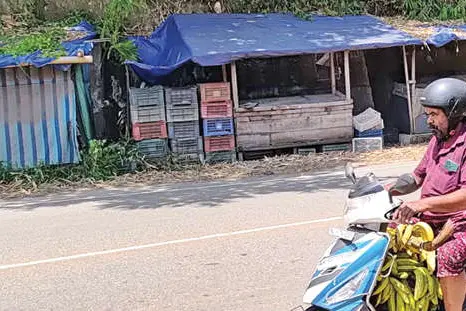 മാറനല്ലൂർ-പുന്നാവൂർ റോഡിൽ അനധികൃത കൈയേറ്റം വ്യാപകം
